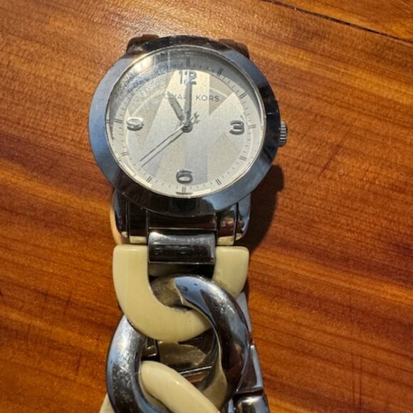 Michael Kors Silver & White Tortoise Shell Watch - Picture 4 of 5